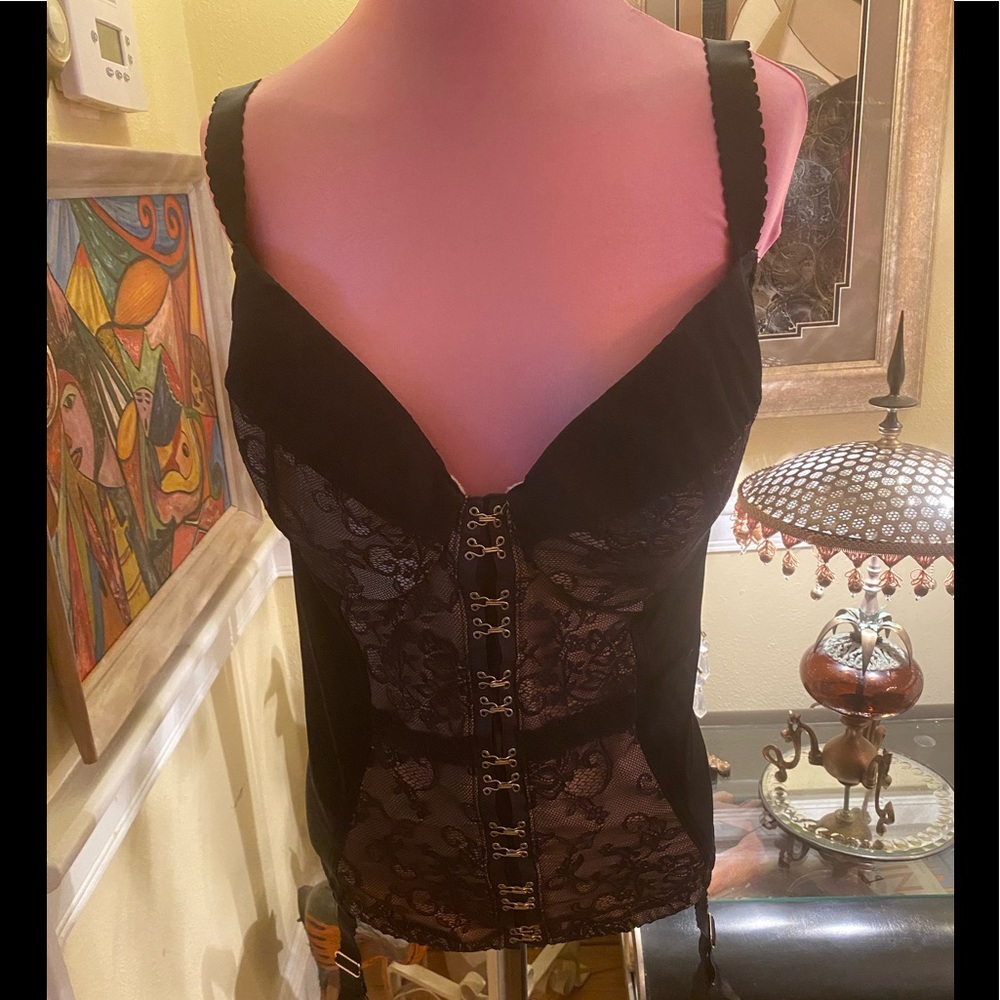 SEXY CACIQUE BUSTIER W/Garter Belt.  Size 22/24